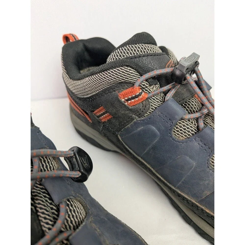 Keen Boys Sz 5 Targhee Hiking Trail Shoes Waterproof Bungee Pull Active Sneakers